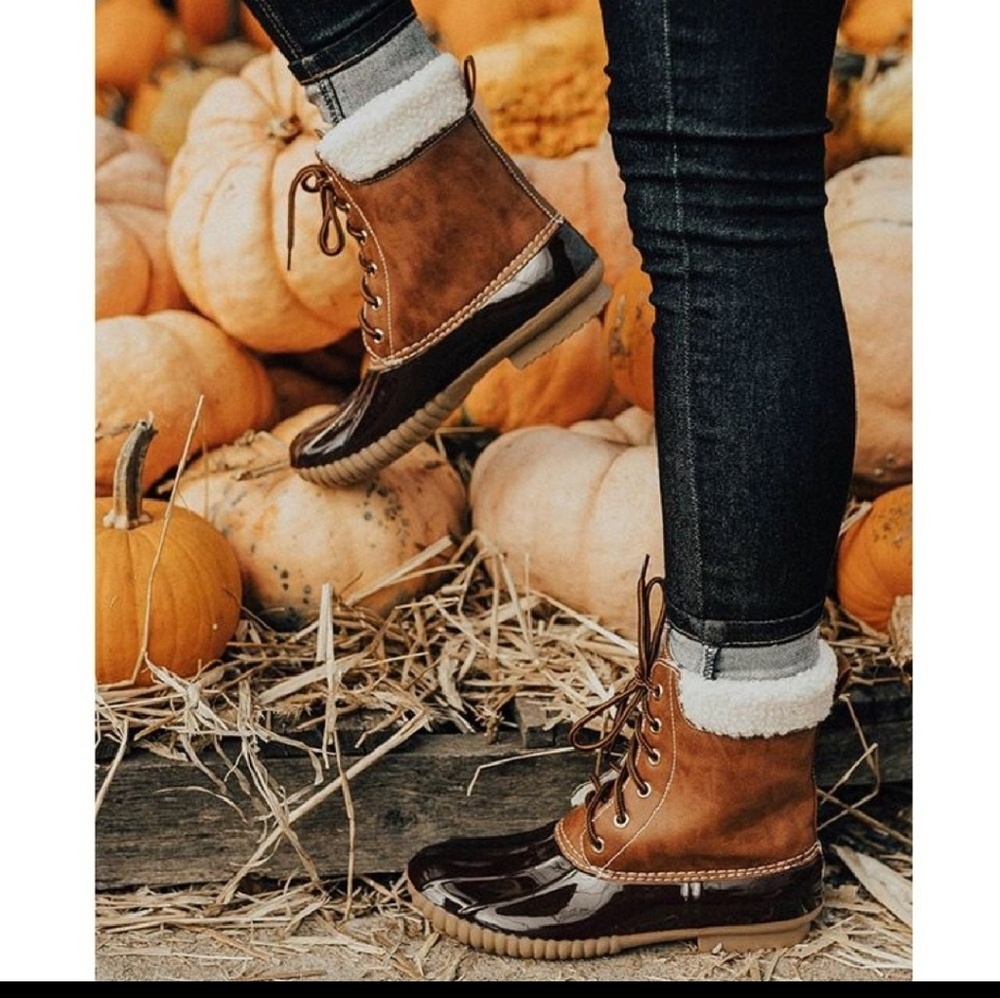 Duck boots